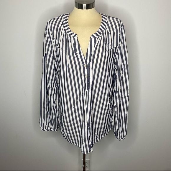 Old Navy Tops - Old Navy Grey and White Quarter Button Down Notch Collar Blouse